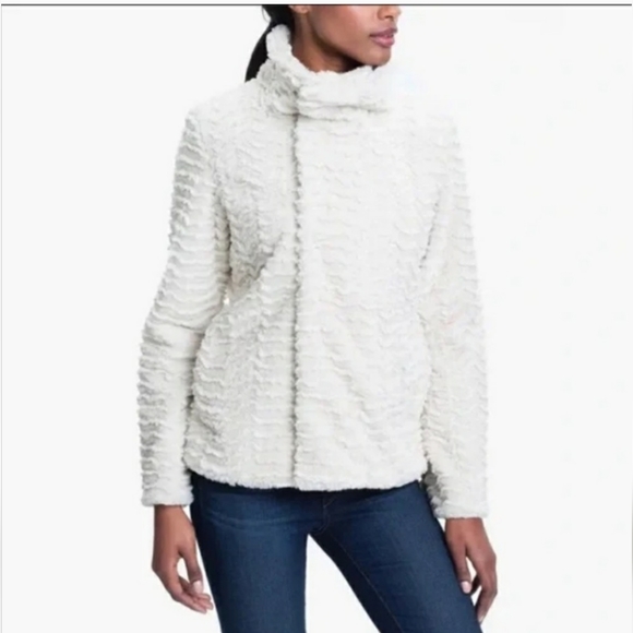 COPY - 🎉HP🎉Patagonia Pelage Fleece Jacket in Raw Linen - Picture 2 of 14